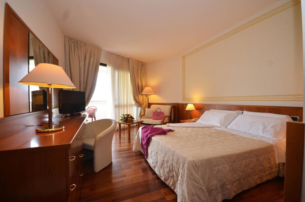 Savoy Beach Hotel & Thermal Spa Bibione Exteriör bild