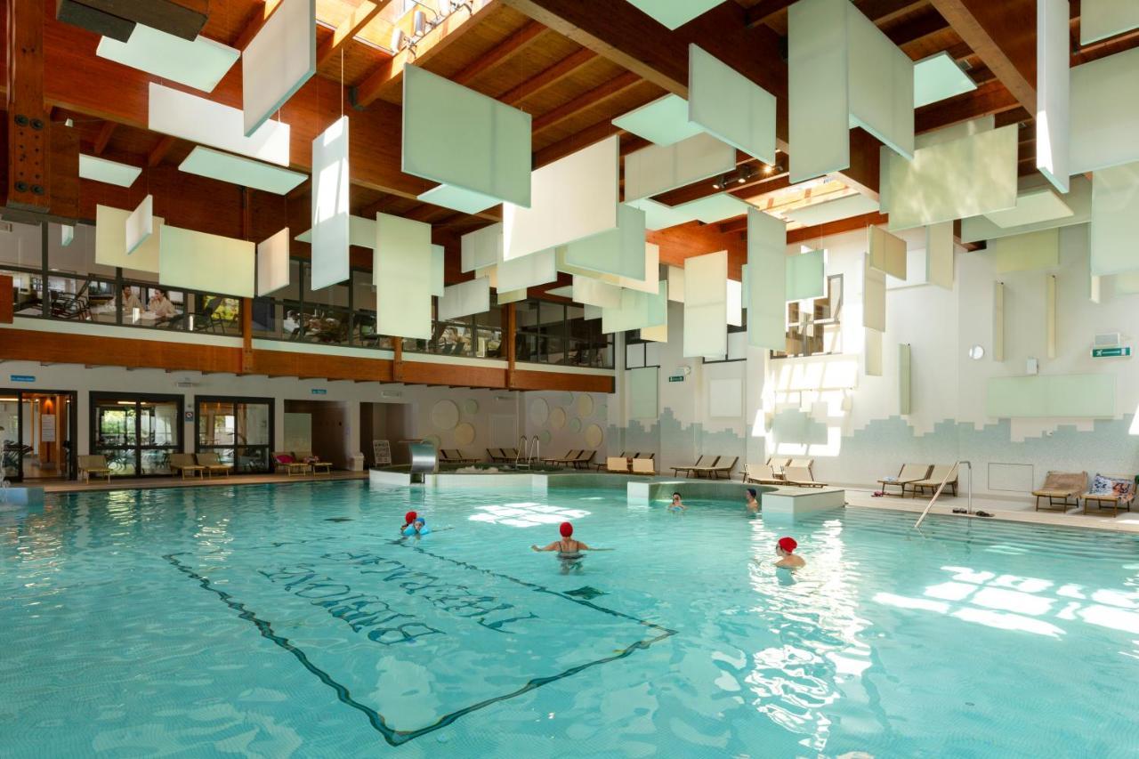 Savoy Beach Hotel & Thermal Spa Bibione Exteriör bild The swimming pool