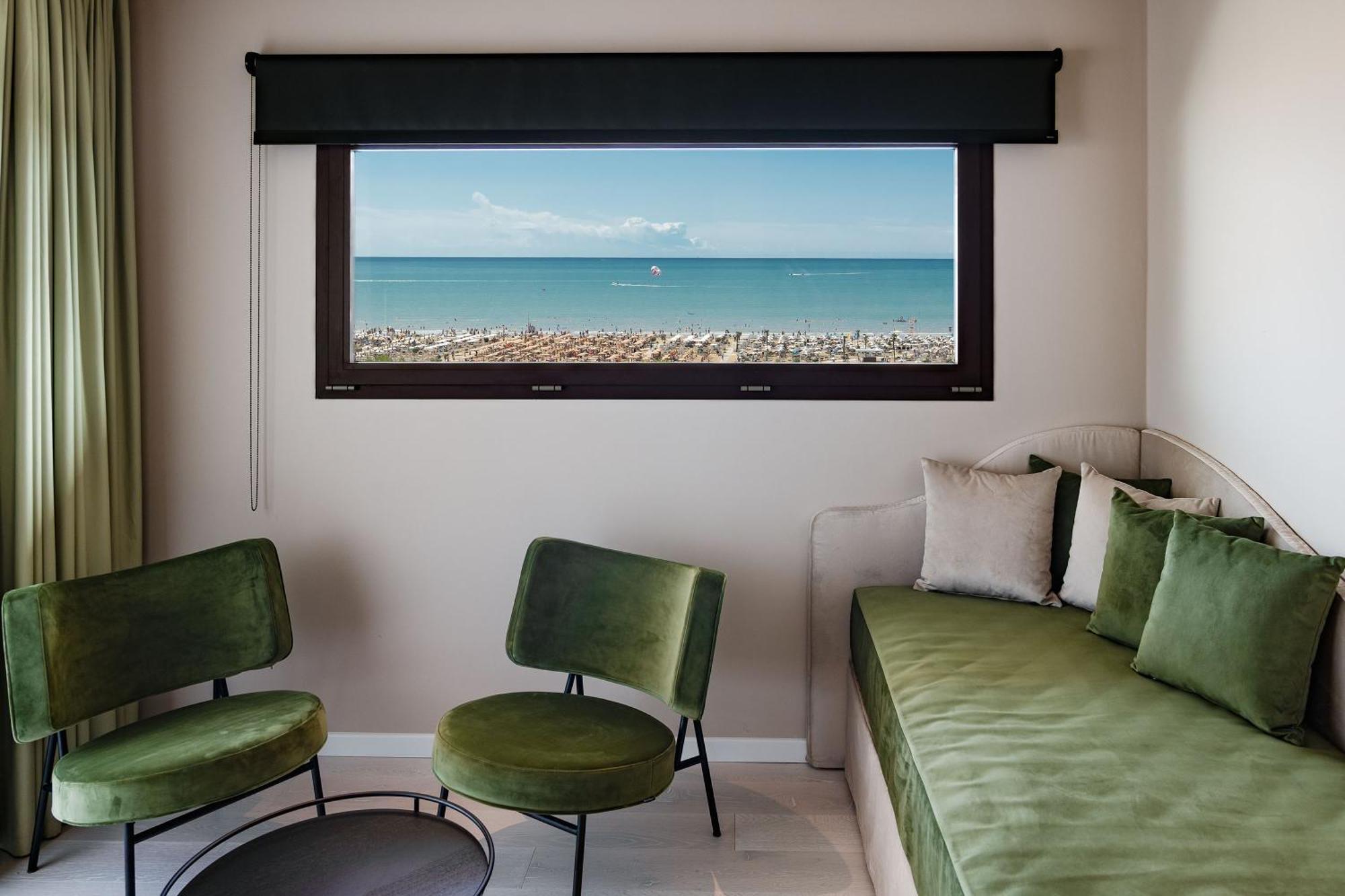 Savoy Beach Hotel & Thermal Spa Bibione Exteriör bild A window with a view of the sea