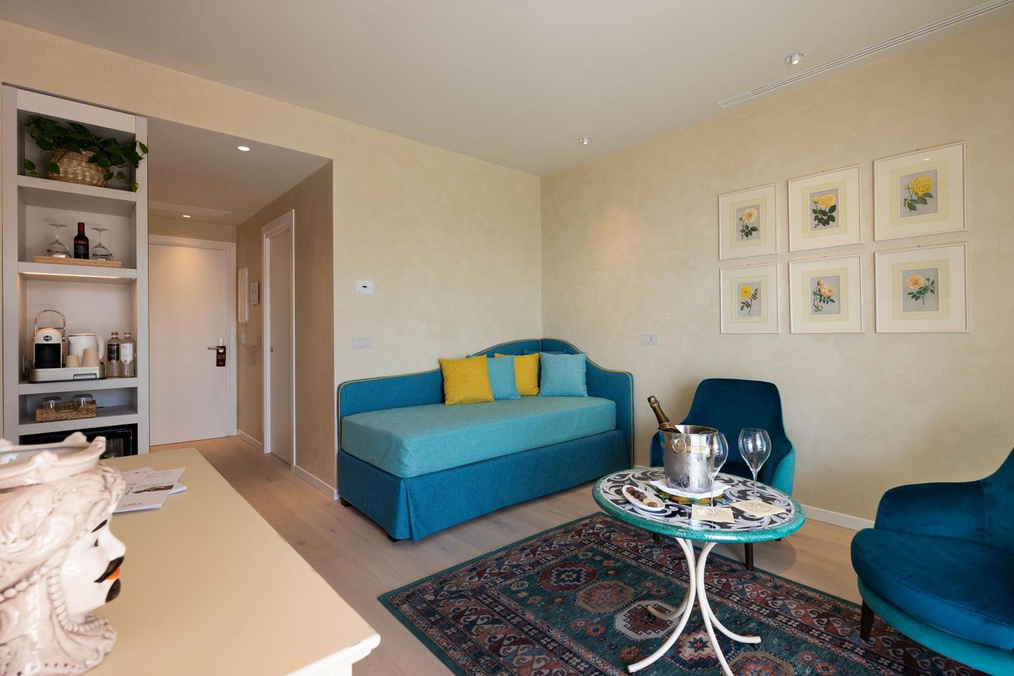 Savoy Beach Hotel & Thermal Spa Bibione Exteriör bild A living room in a typical apartment