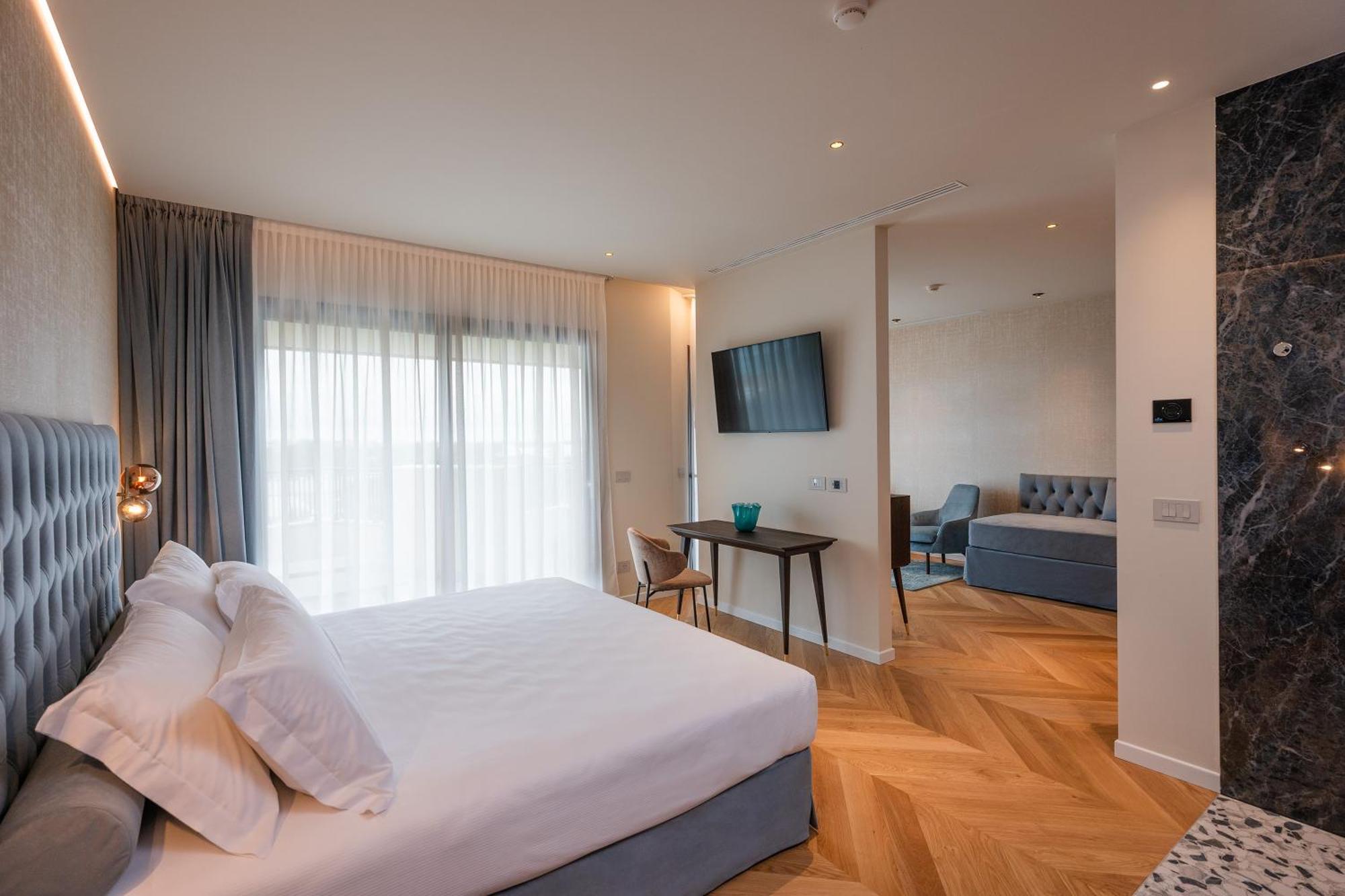 Savoy Beach Hotel & Thermal Spa Bibione Exteriör bild Suite