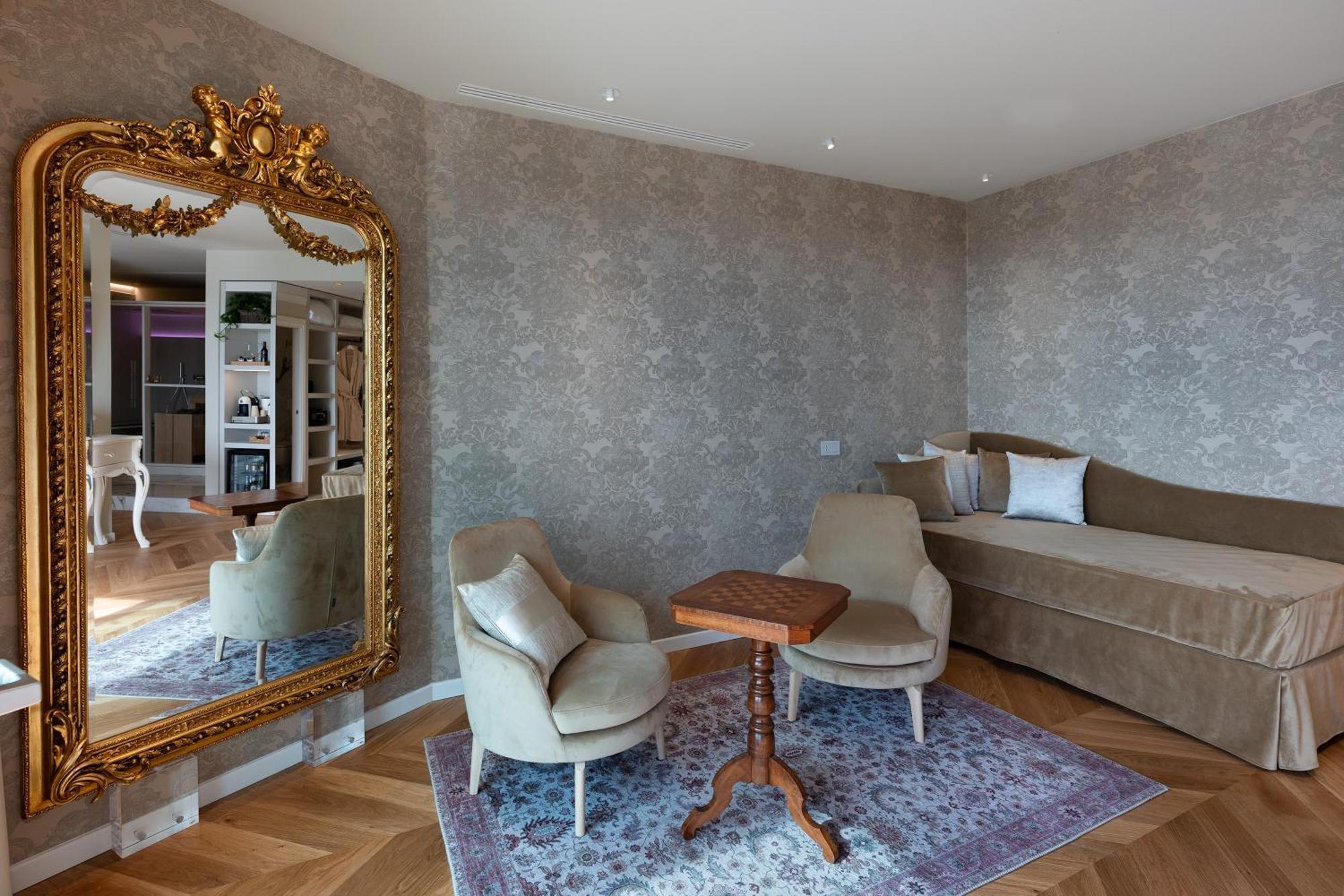 Savoy Beach Hotel & Thermal Spa Bibione Exteriör bild A room at the hotel