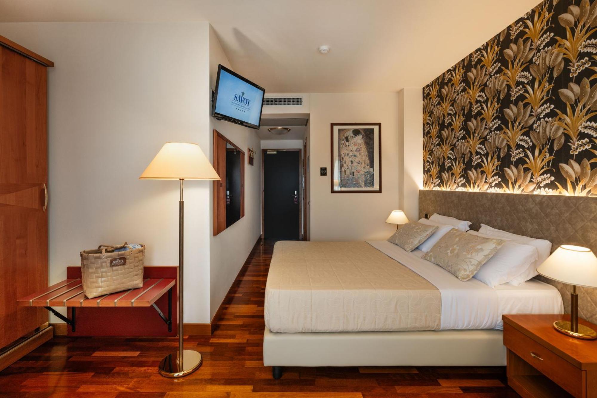 Savoy Beach Hotel & Thermal Spa Bibione Exteriör bild A room at the hotel