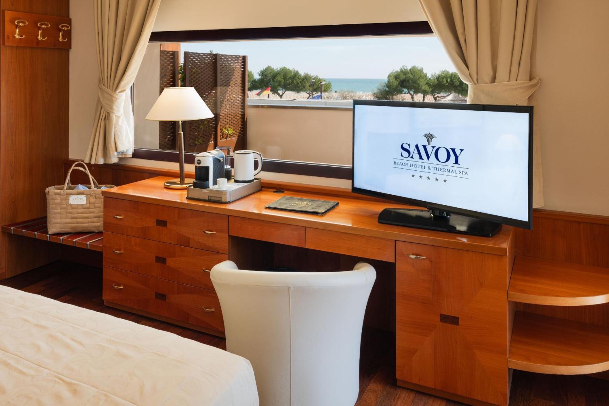 Savoy Beach Hotel & Thermal Spa Bibione Exteriör bild A room at Savoy Hotel