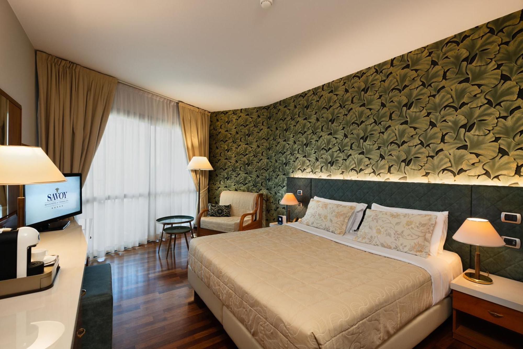 Savoy Beach Hotel & Thermal Spa Bibione Exteriör bild A room at the hotel