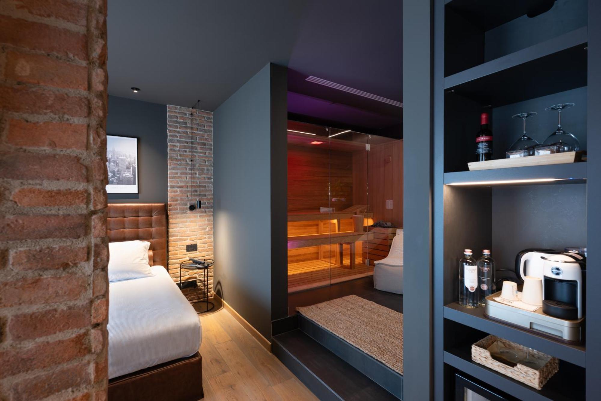 Savoy Beach Hotel & Thermal Spa Bibione Exteriör bild A room at the hotel