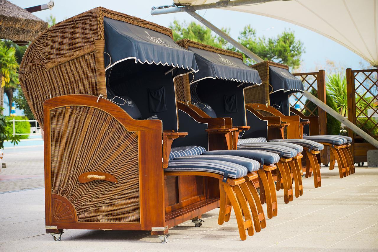Savoy Beach Hotel & Thermal Spa Bibione Exteriör bild Strandkorb