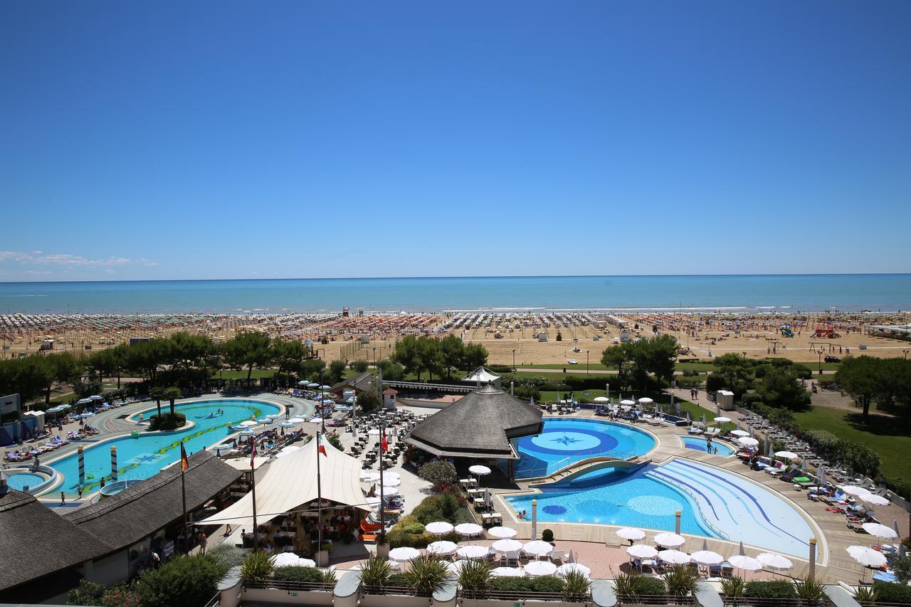 Savoy Beach Hotel & Thermal Spa Bibione Exteriör bild The beach of Bibione